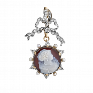 Broche pendentif nœud camé sur agate vers 1860